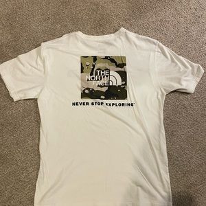 Adult Medium North Face Graphic Tee